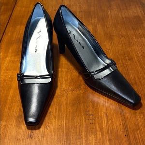 Black Nina Leather heels size 8